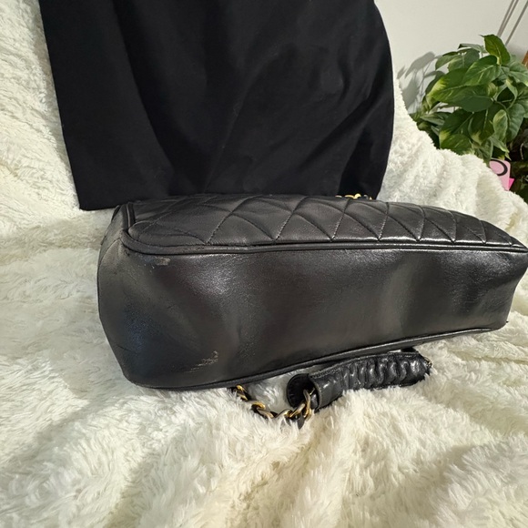 Chanel Black Quilted Leather Shoulder Bag - Picture 6 of 16